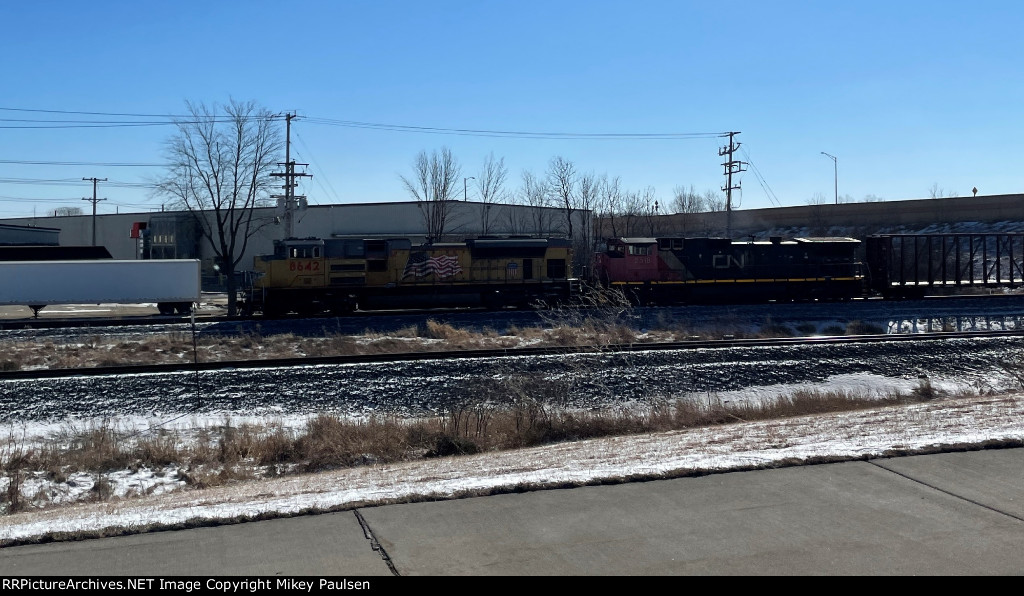 UP 8642 and CN 2518